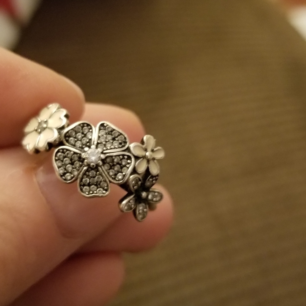 Pandora floral ring